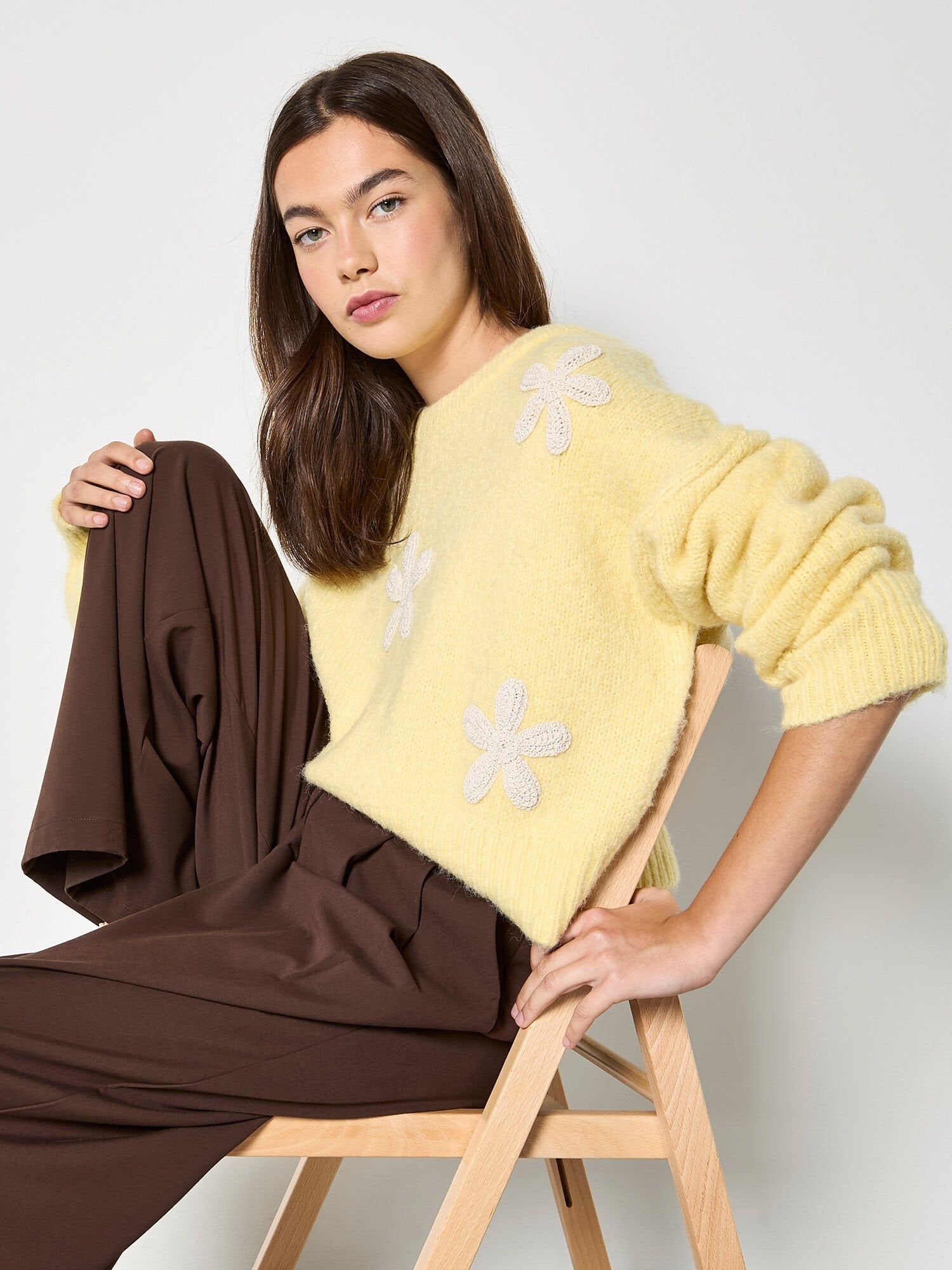APRICOT - Daisy Applique Chunky Knit Jumper - X187812 - Boutique Bubbles