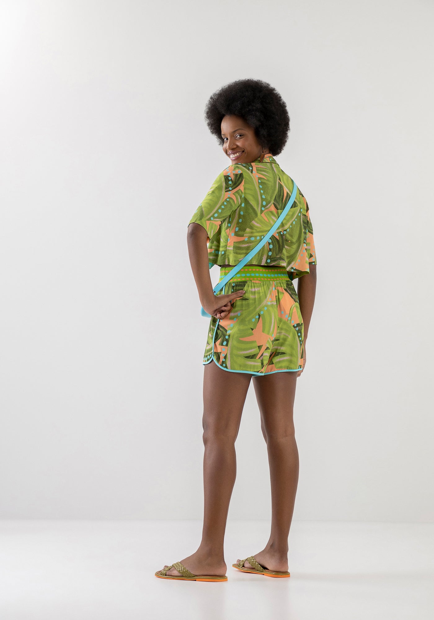 LEZ A LEZ - Mid Waist Shorts - 7400L - Boutique Bubbles