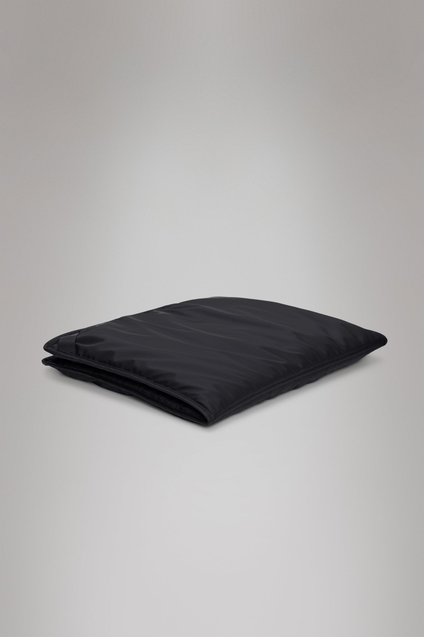 RAINS Carry Cushion W3 - Boutique Bubbles