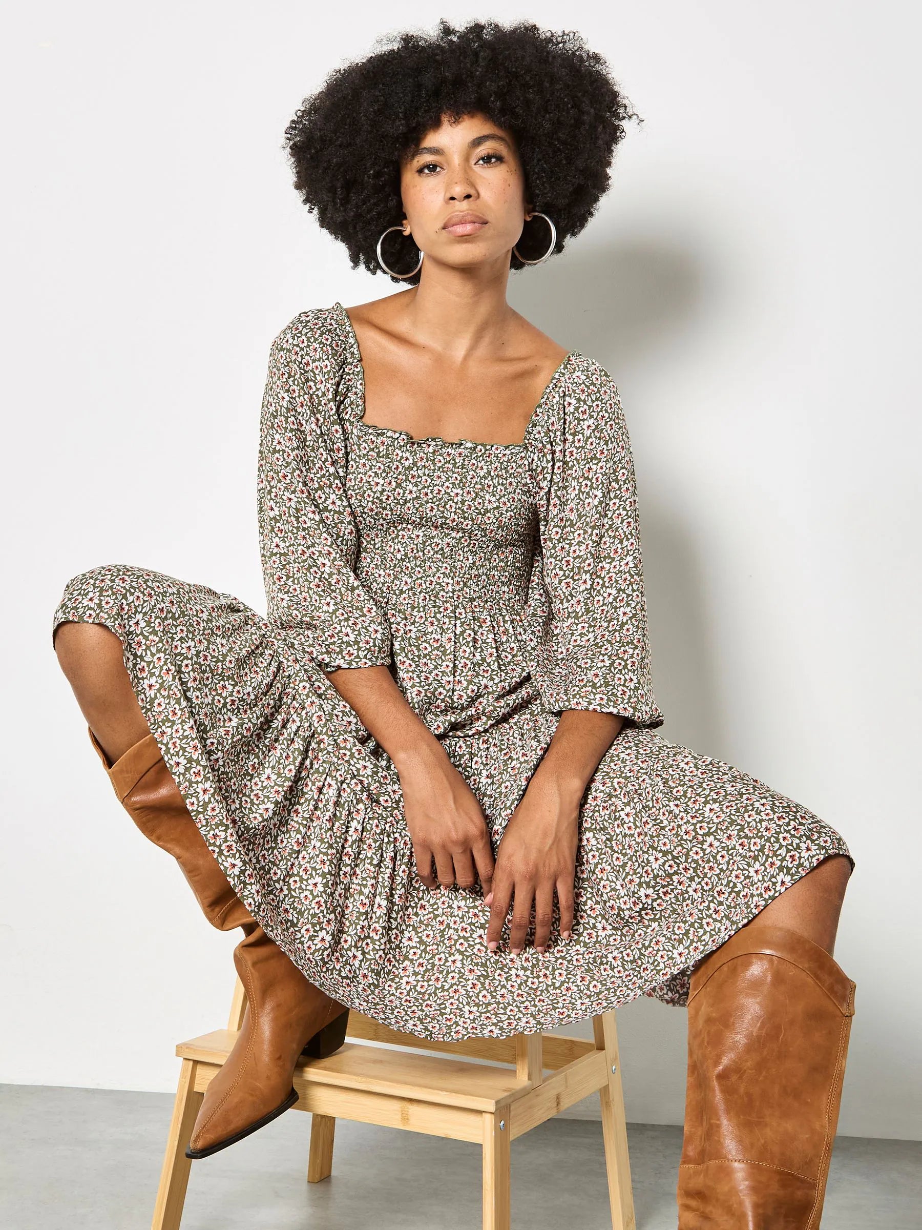 APRICOT - Green Ditsy Floral Smocked Midi Dress - X164448