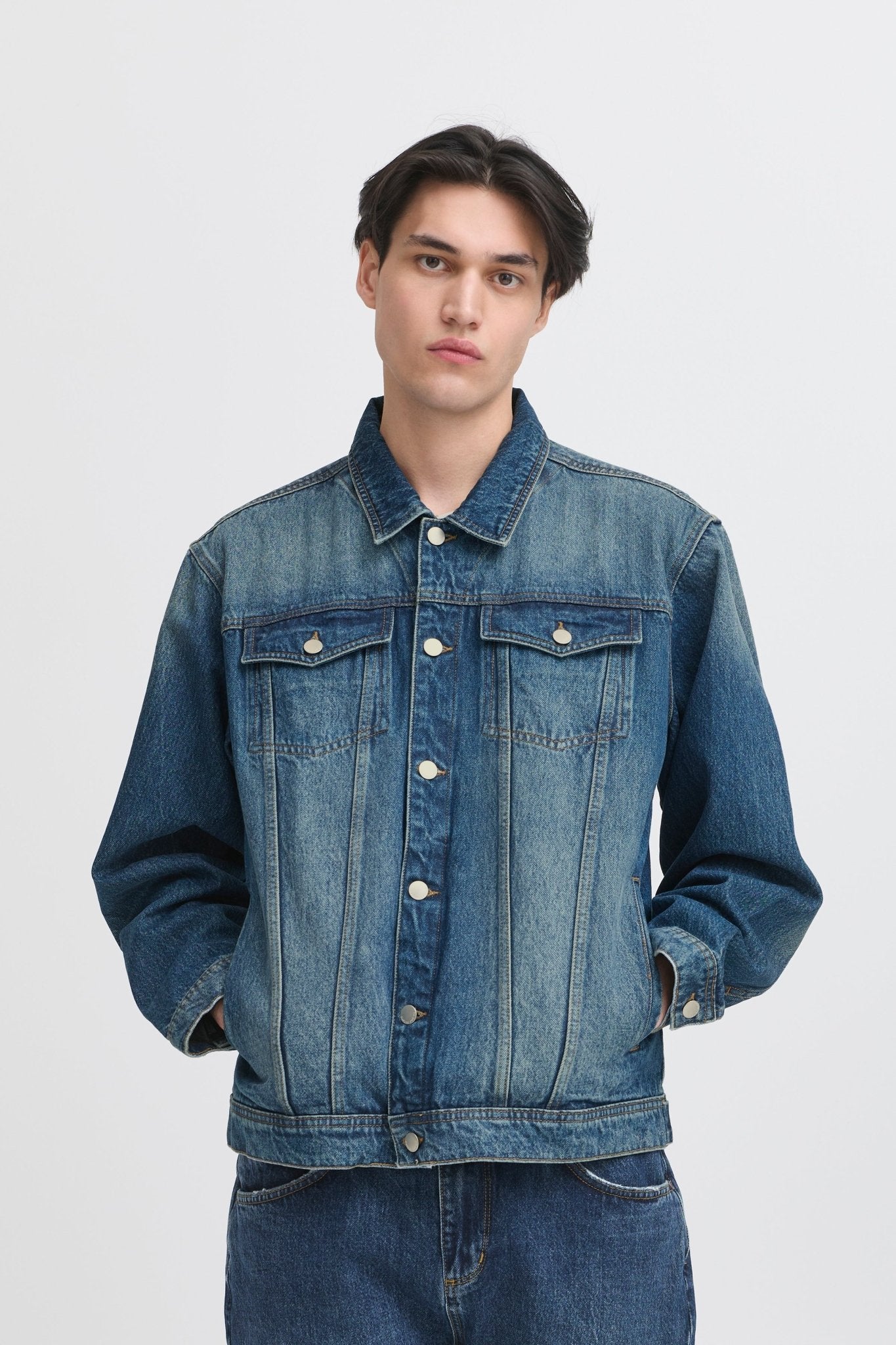 CASUAL FRIDAY - MAXEMIL0222 relaxed denim jacket - 20505563 - Boutique Bubbles