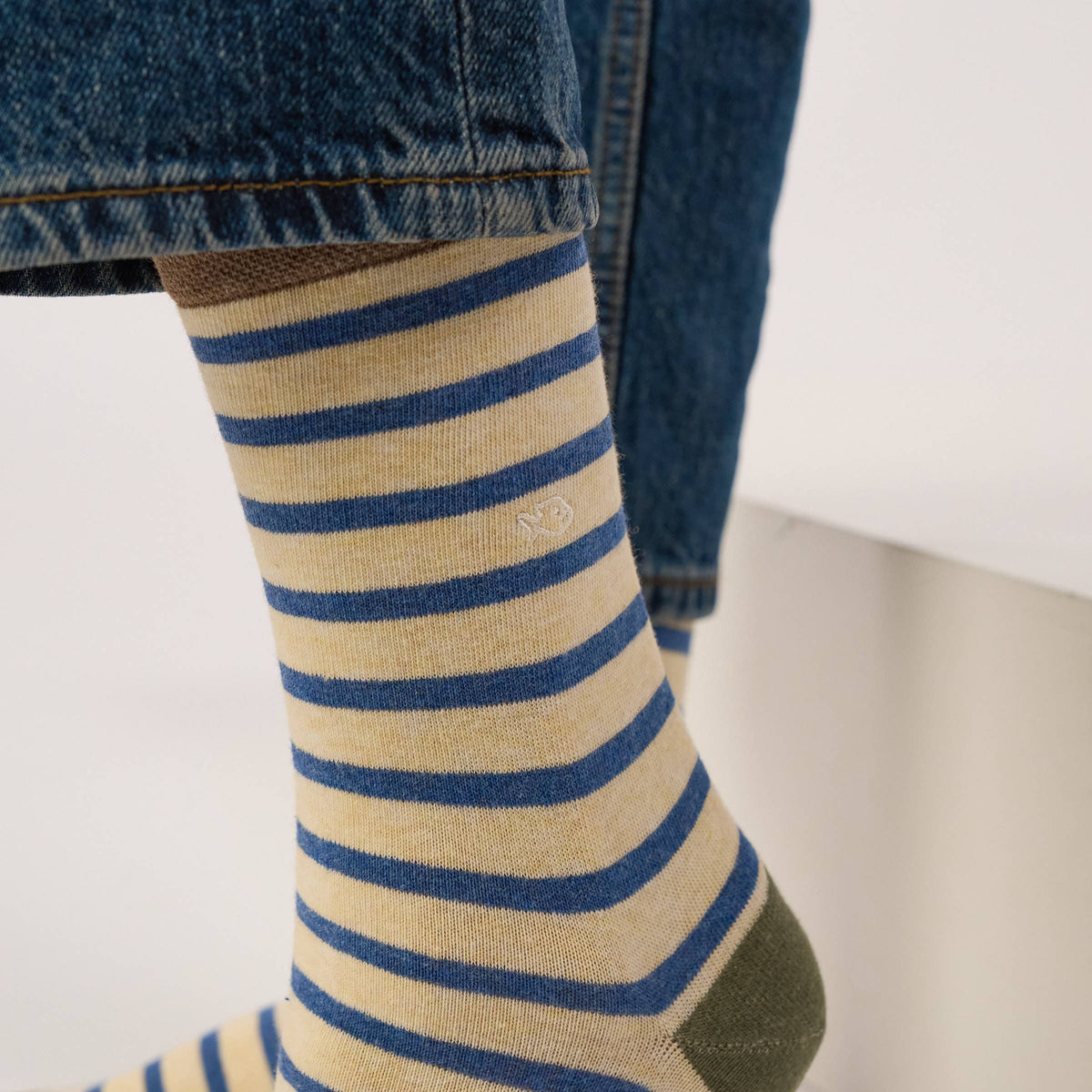 Combed cotton socks with wide stripes - Beige with blue stripes